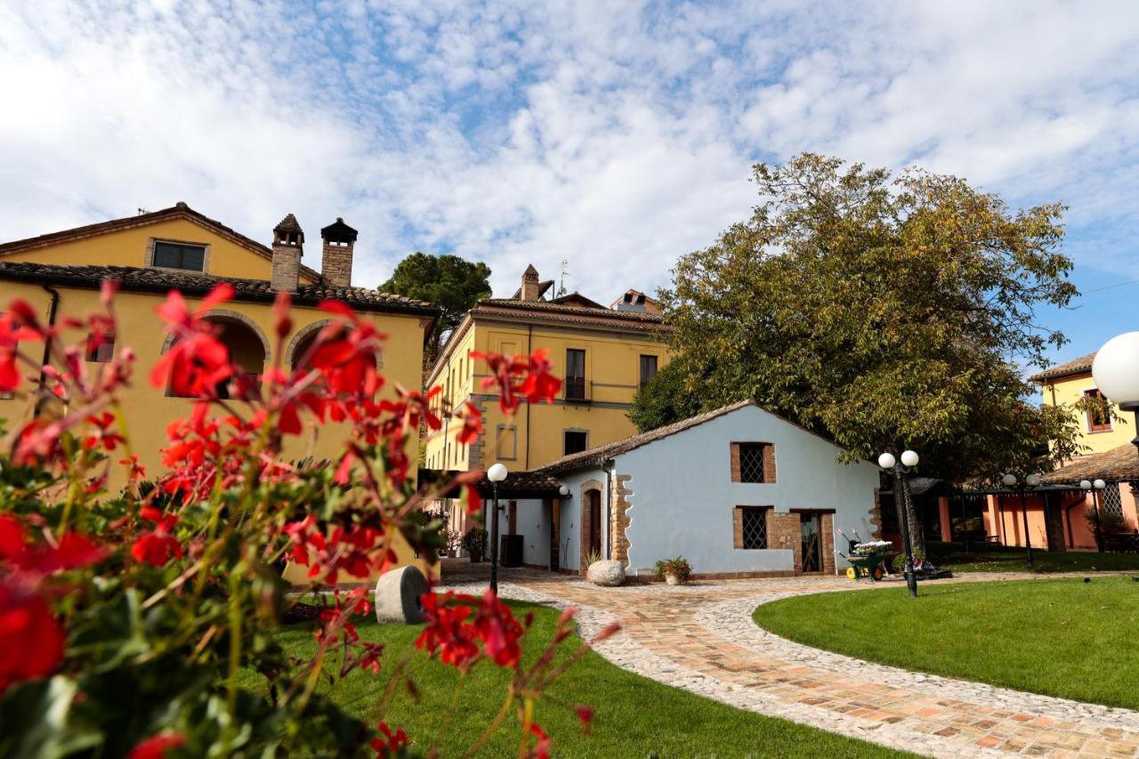 Hotel Corte Dei Tini Teramo Exterior foto